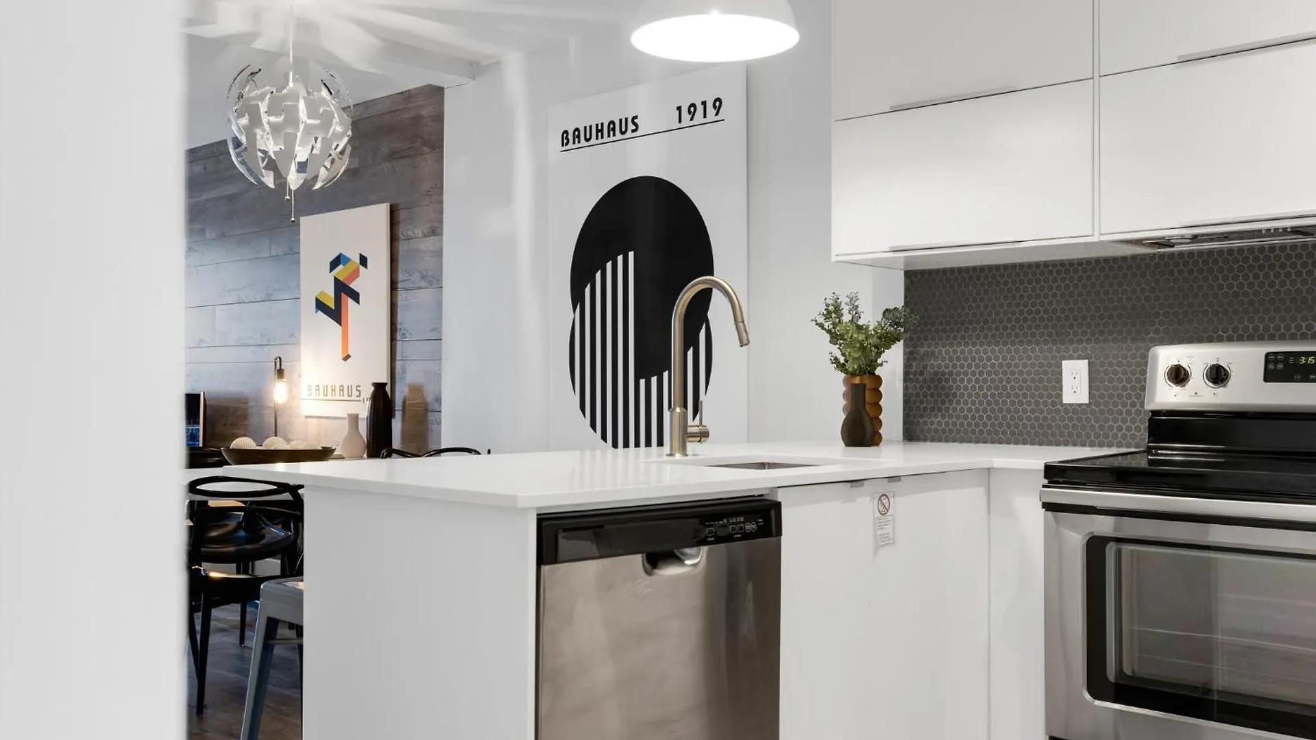 Liv Mtl Urban Aparthotel Montreal 0*,